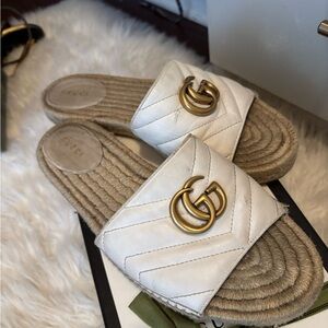 Gucci Cream and Gold Women's Sandals